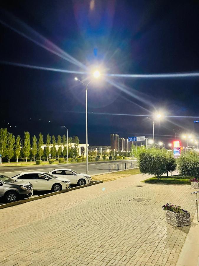 Park Avenue Напротив Ботанического Сада Asztana Kültér fotó